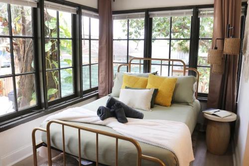 Walkable Outdoor Oasis BBQ Firepit and Bocce Ball in Tampa, United States