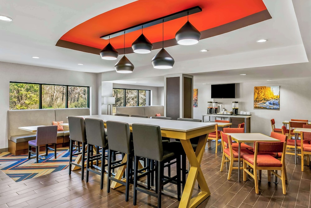 Hampton Inn Bowie - photo 33