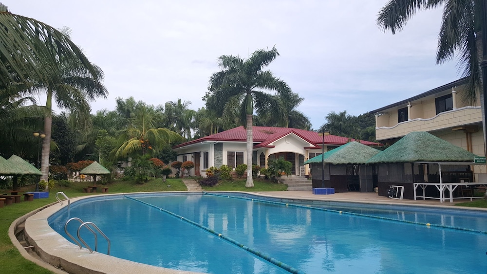Phil Oasis Hotel & Resort in Silang, Philippines