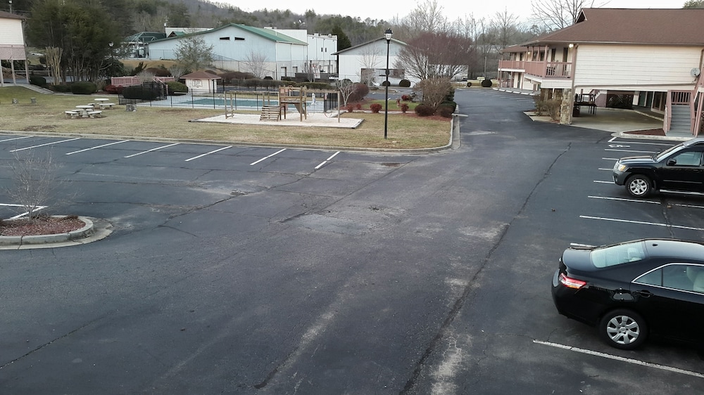 Mountain Valley Inn Dillard - photo 35