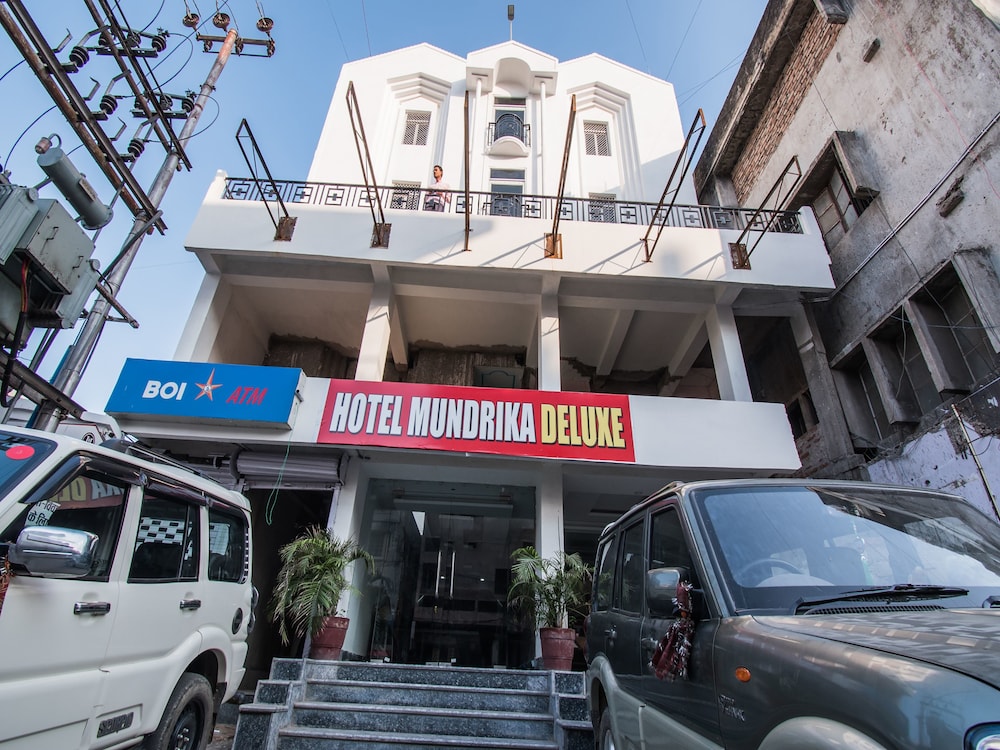 Oyo 8300 Mundrika Delux — Patna