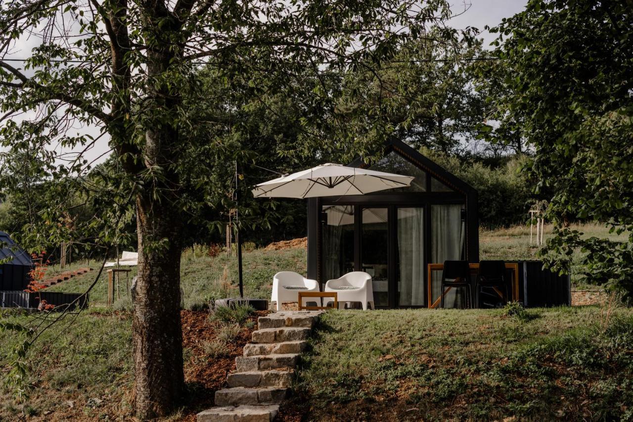Glamping Osada - carbon neutral hotel in Hyskov