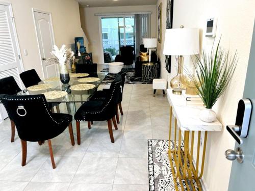 Orange Park Townhome Vacation Rental with Patio — 4-Star Luxury Hotel in Orange Park, United States