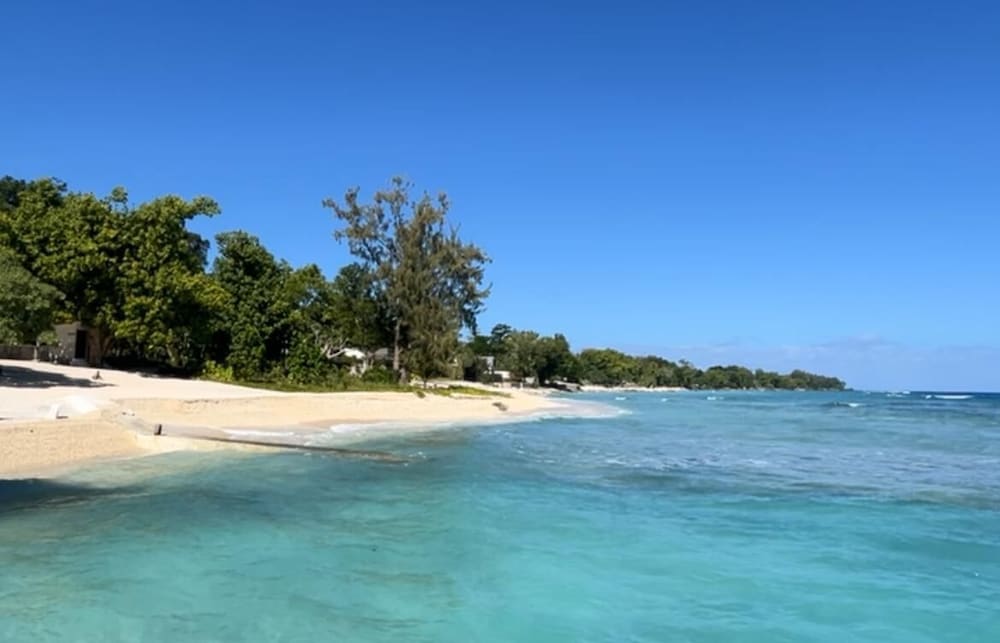 Coco Beach Resort — 4-Star Luxury Hotel in Port-Vila, Vanuatu