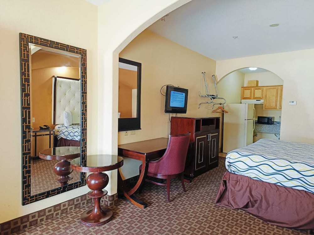 Capital O Deluxe Inn Channelview Houston I 10 - photo 15