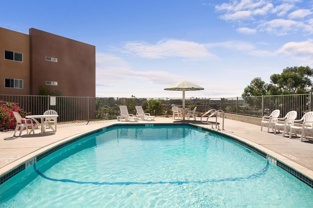 Days Inn by Wyndham Oceanside - photo 16