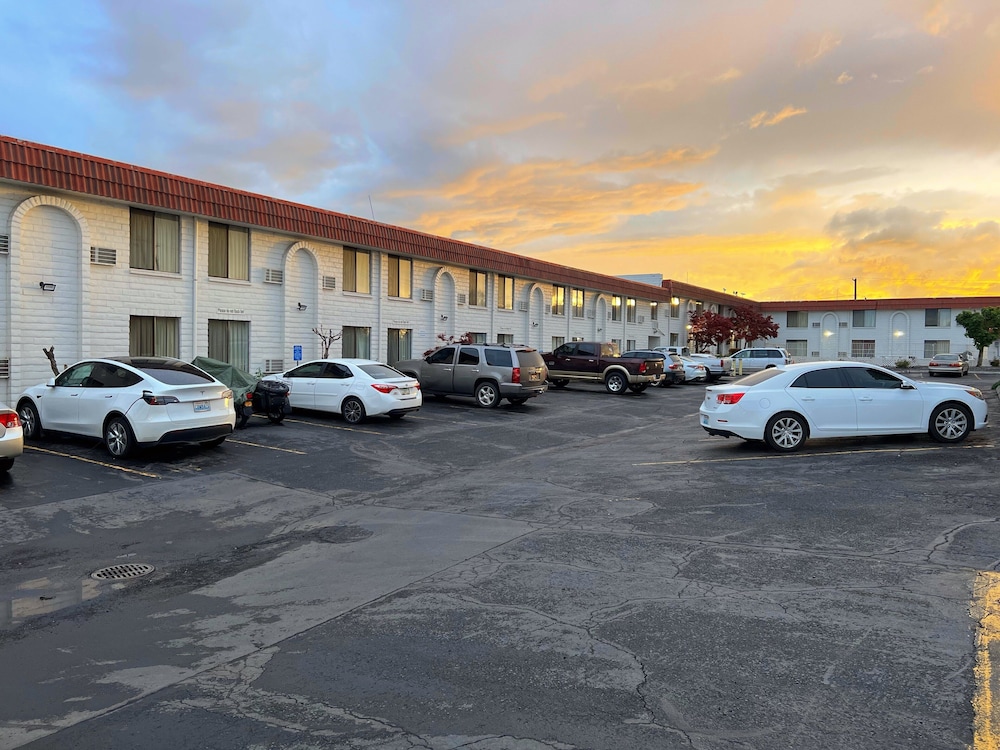 Hermiston Inn & Suites - photo 33