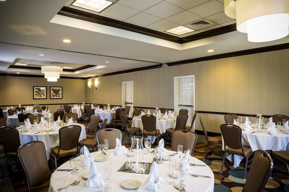 Hilton Garden Inn Hampton Coliseum Central - photo 32