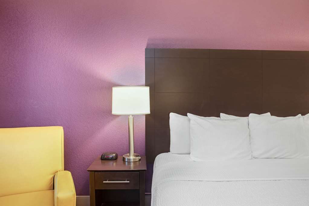 La Quinta Inn by Wyndham Miami Airport North - photo 12