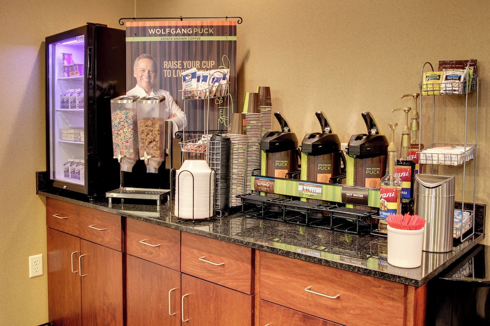 Cobblestone Hotel & Suites Newton - photo 33