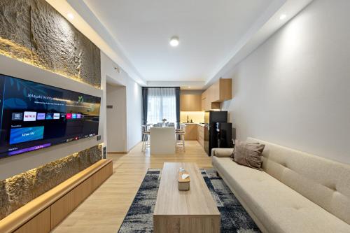 Newly Renovated 2BR Apt and Direct Mall Access — 4-Star Luxury Hotel in Jakarta, Indonesia