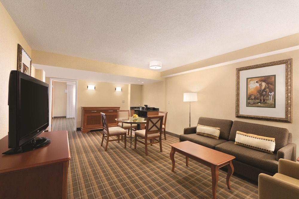 Embassy Suites Greenville Golf Resort & Conference Center - photo 16