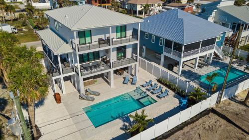 Brand New Everything steps from beach in Fort Myers Beach, United States