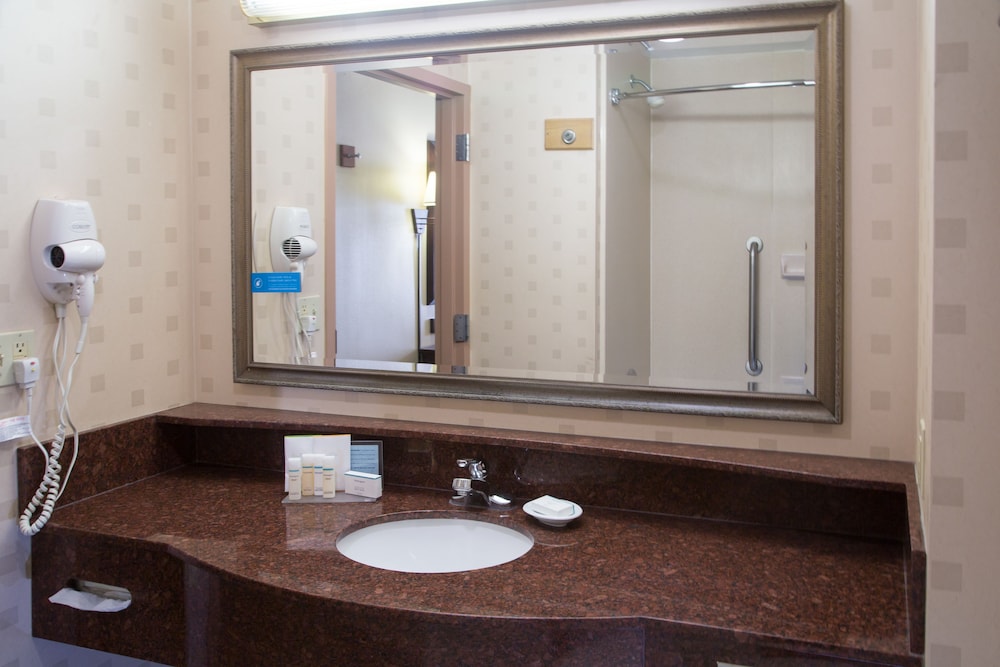 Hampton Inn Oxford West - photo 13