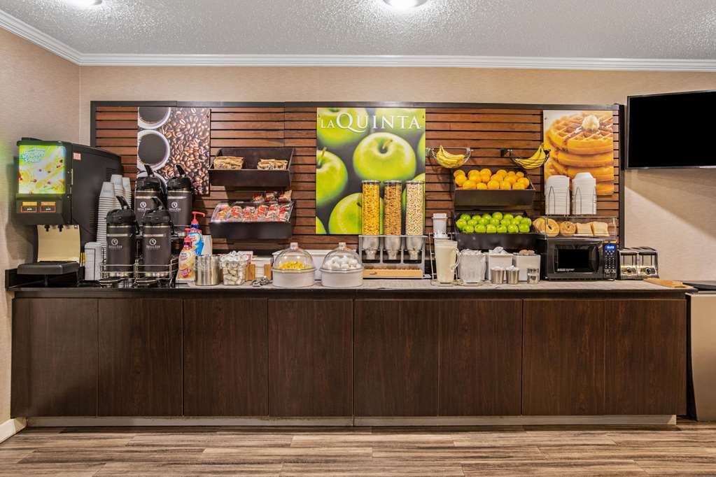 La Quinta Inn & Suites by Wyndham N Little Rock McCain Mall - photo 39
