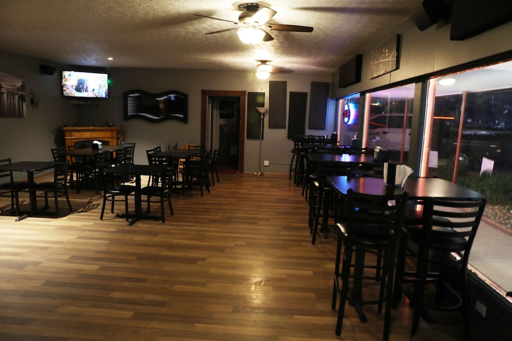 Raine Motel - photo 36