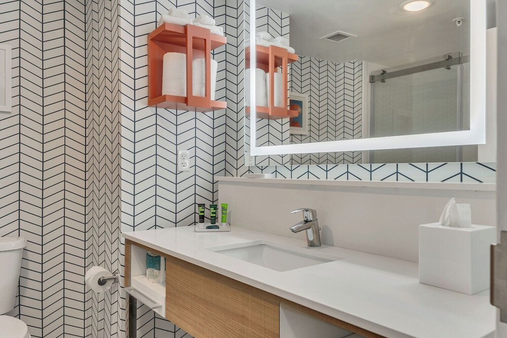 Holiday Inn Express and Suites Destin Miramar Beach by IHG - photo 27
