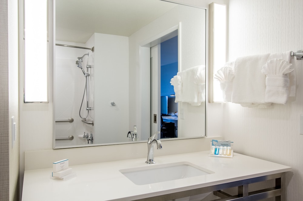 Hilton Garden Inn Salina - photo 23