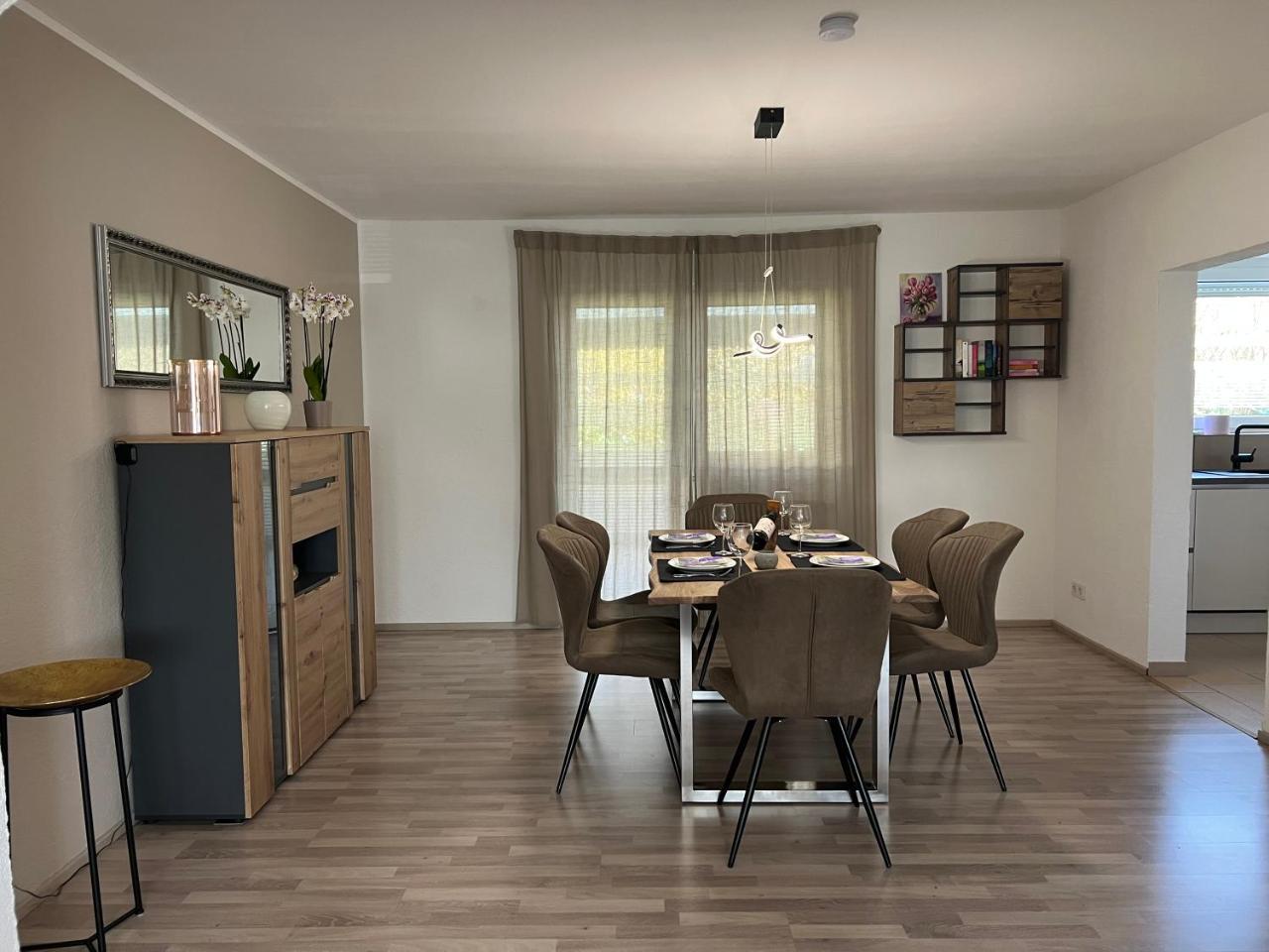 Saravica Moderne Wohnung Mit Terrasse Und Parkplatz — hotel in Saarlouis