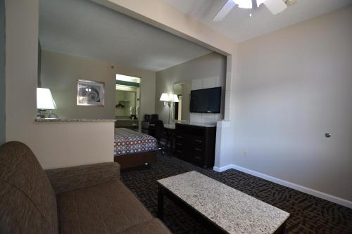 Relax Inn Motel & Suites - photo 10