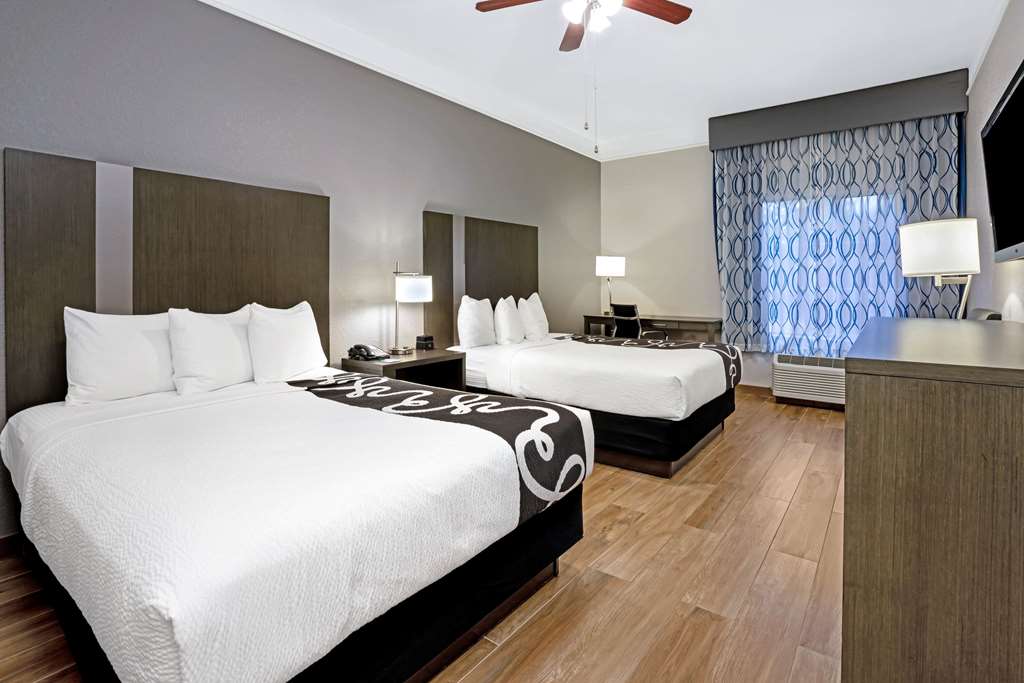 La Quinta Inn & Suites by Wyndham Conroe - photo 10