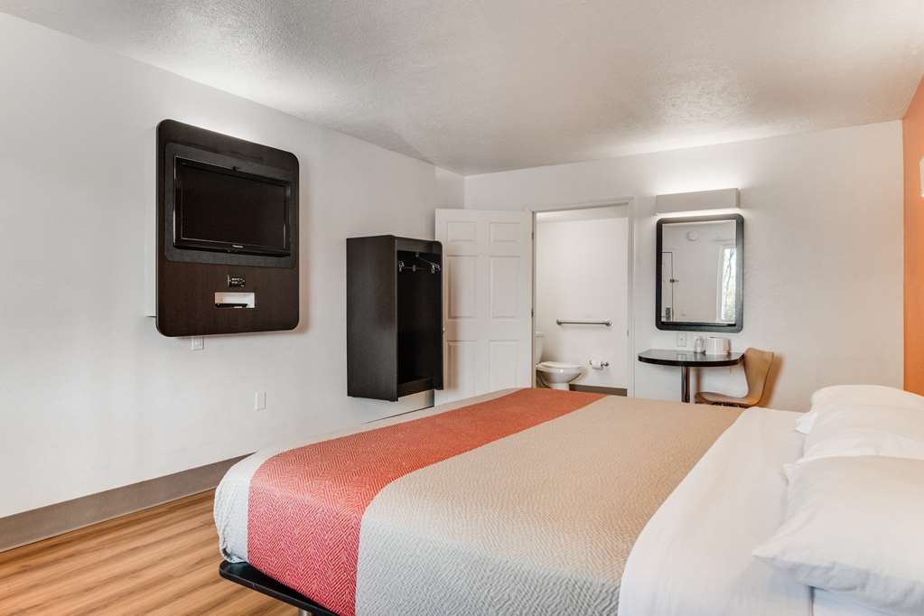 Motel6 Youngstown OH - photo 7
