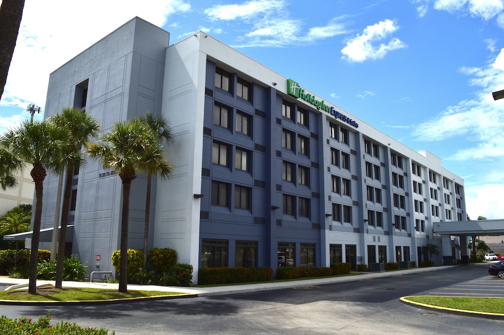 Holiday Inn Express & Suites Miami Hialeah by IHG - photo 61