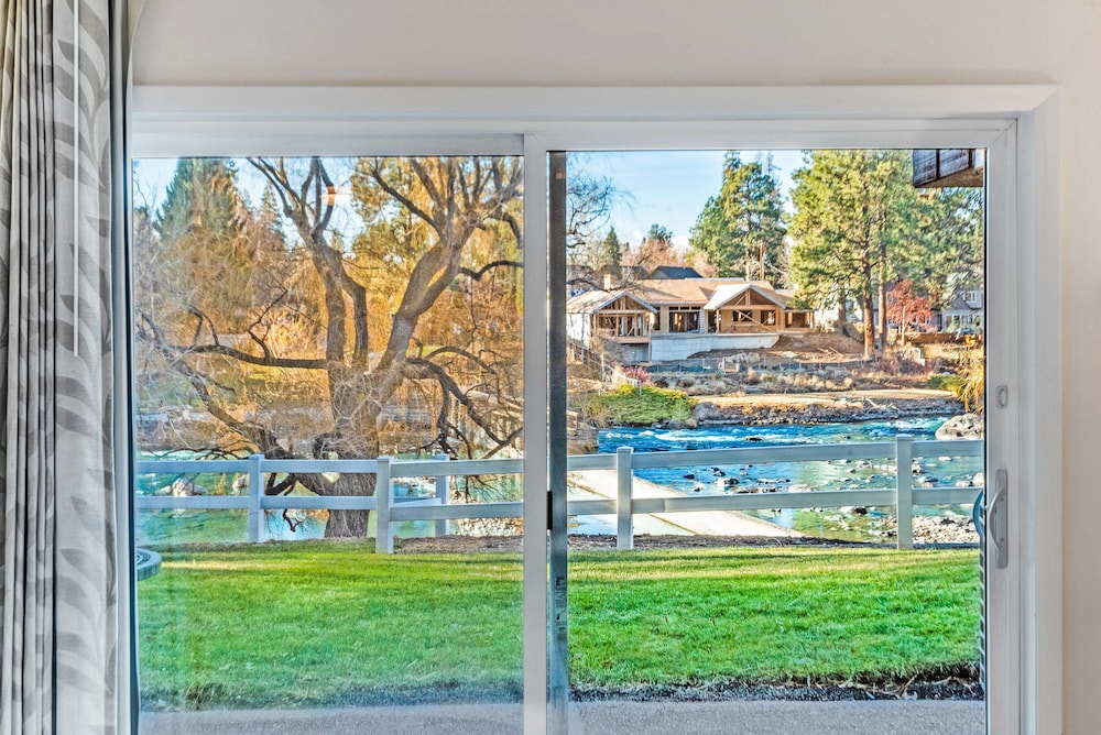 Bend Riverside Inn & Suites - photo 305