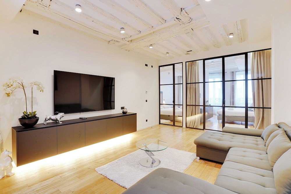 Stunning Apartment 4br 8p Mail — 4-Star Luxury Hotel in Paris, France