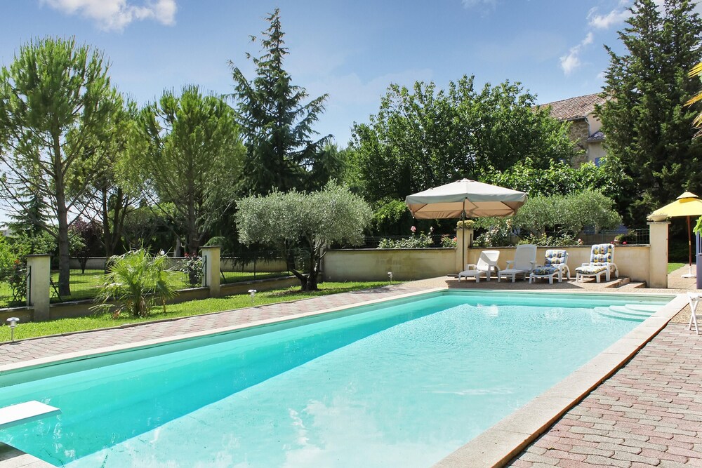 Villa With 4 Bedrooms in Althen des paluds With Private Pool Terrace — 4-Star Luxury Hotel in Althen-Des-Paluds, France