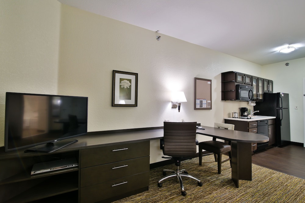 Candlewood Suites Bismarck by IHG - photo 9