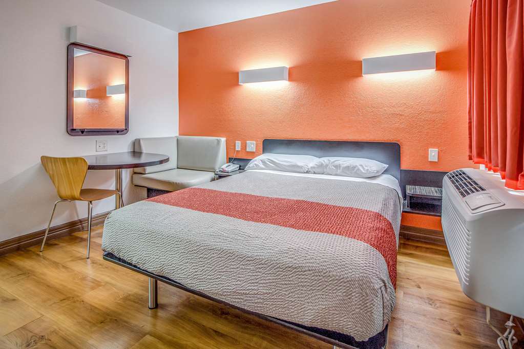 Motel 6 Conroe TX - photo 22