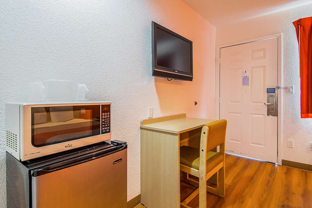 Motel 6 Bakersfield CA Airport - photo 28
