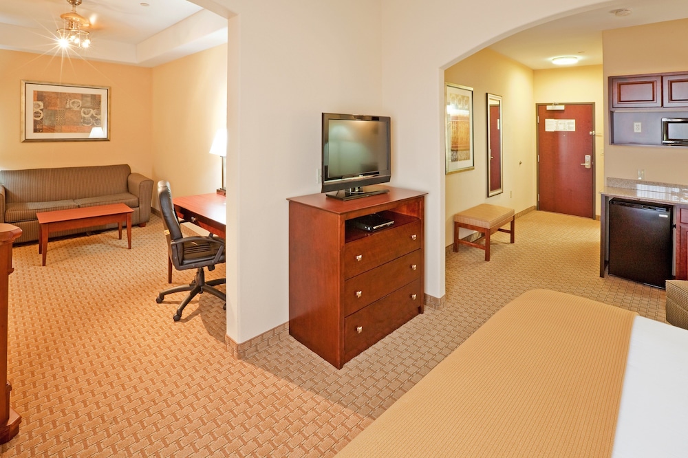 Holiday Inn Express Hotel & Suites GUYMON by IHG - photo 8