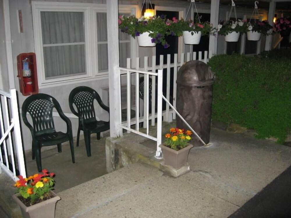 Sea Whale Motel - photo 23