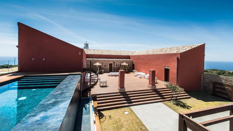 Faro Capo Spartivento - carbon neutral hotel in Domus De Maria