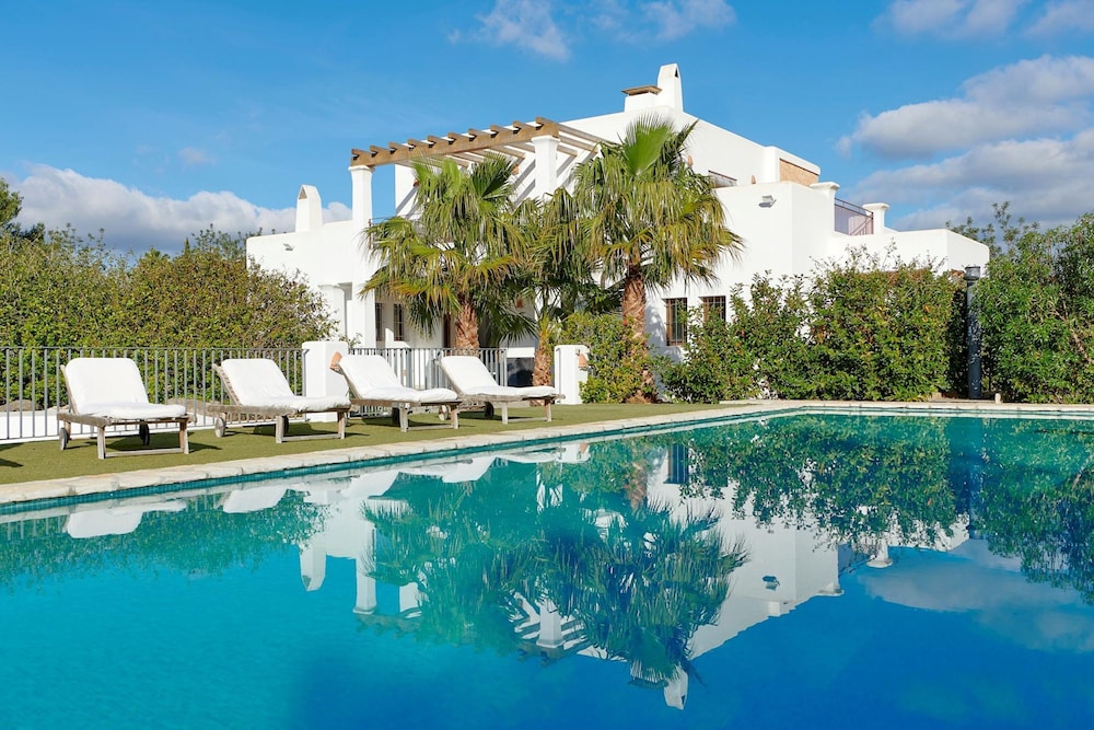 Villa Munt Blanc Ibiza — 4-Star Luxury Hotel in Sant Antoni De Portmany, Spain