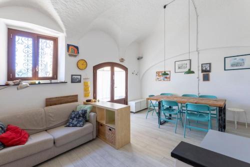 Casa Nel Borgo 20 Metri Dal Mare — 4-Star Luxury Hotel in Albisola Superiore, Italy