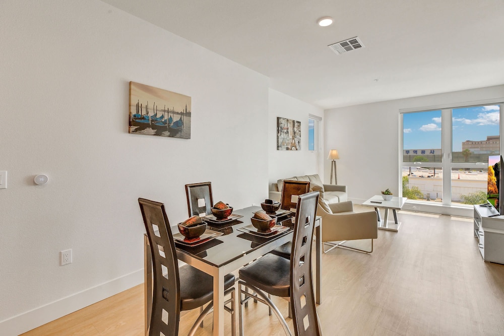 Suitesrus Apart Hotel Near Dodgers Stadium - photo 18