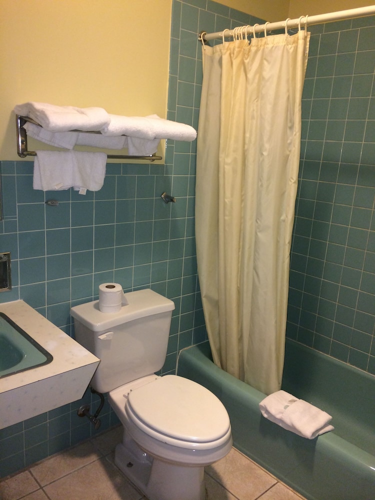 Rapids Inn and Suites - photo 33