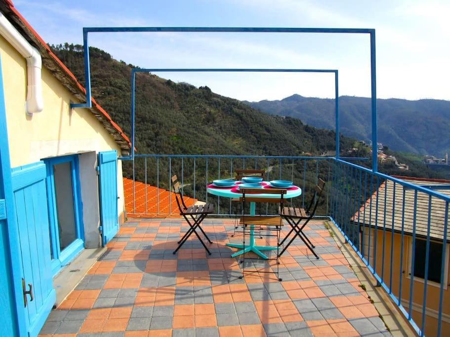 The Cinque Terre nest with terrace and view — hotel in Montale