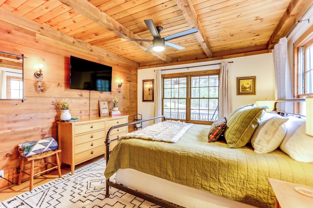 Cozy Ellijay Cabin Hot Tub Yard and Resort Access - photo 18