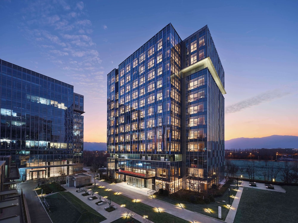 Hilton Garden Inn Beijing Haidian Daoxiang Lake — 4-Star Luxury Hotel in Beijing, People's Republic of China
