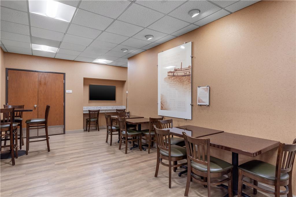 Best Western Plus Oak Harbor Hotel & Conference Center - photo 36