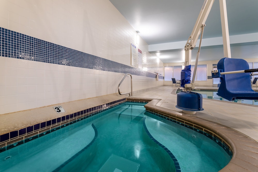 Holiday Inn Express & Suites Vadnais Heights by IHG - photo 42