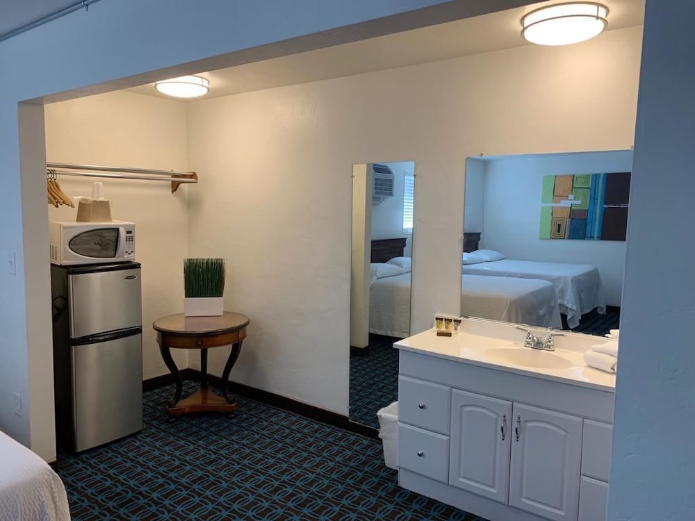 The Sands Motel - photo 8