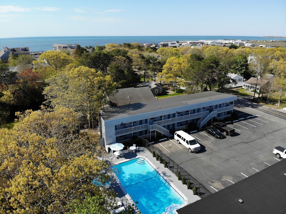Ocean Breeze Motel — hotel in South Yarmouth
