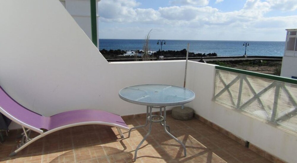 MarySol 6 terrace with sea views close to the sea — 4-Star Luxury Hotel in Punta De Mujeres, Spain