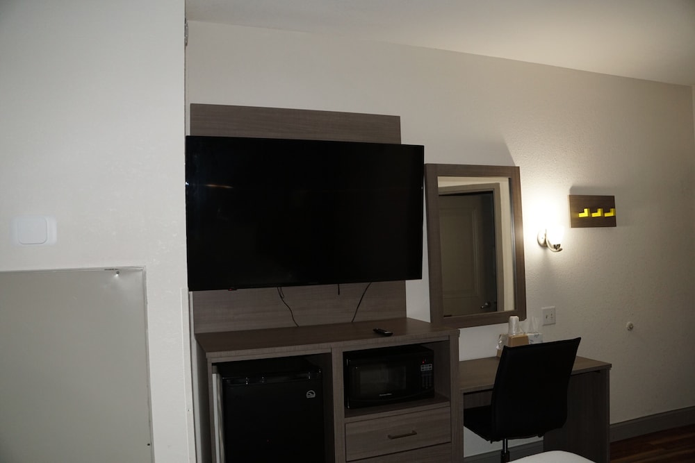 Baymont by Wyndham Kingdom City - photo 5