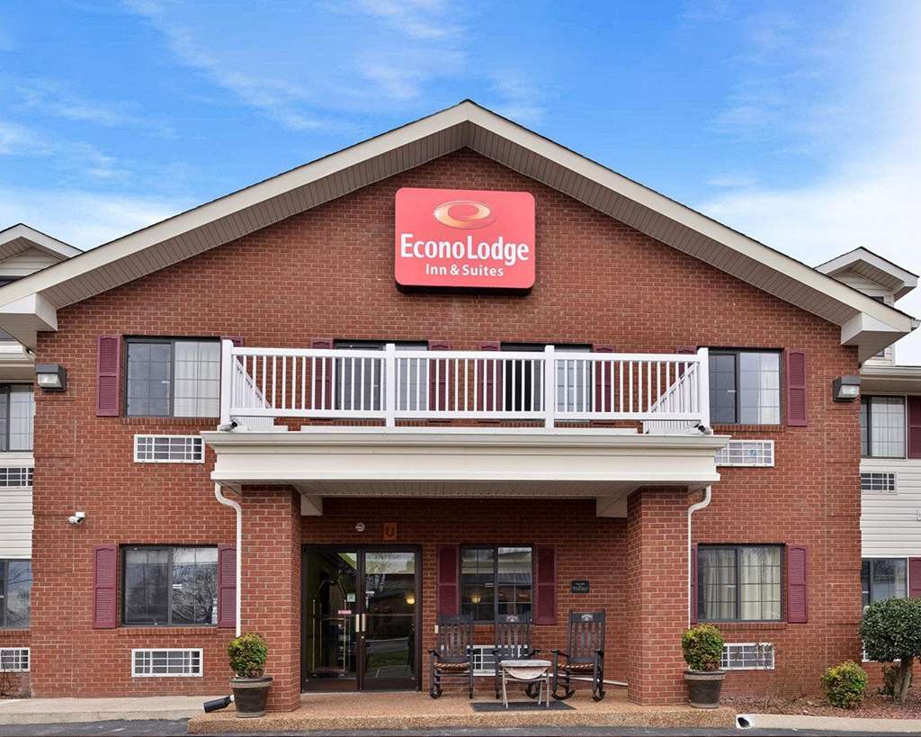 Econo Lodge Inn & Suites Shelbyville - photo 2